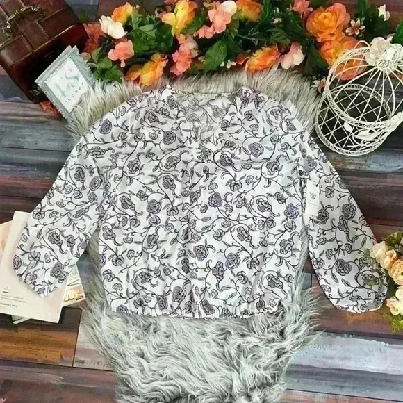 Chaus Purple Wisteria Ice Floral Print V-Neck Balloon sleeve Blouse, M - Picture 2 of 13